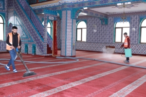 RAMAZAN AYI ÖNCESİ CAMİLERDE TEMİZLİK ÇALIŞMASI BAŞLATILDI