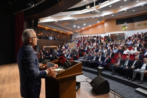 "BAKAN URALOĞLU, İZMİRLİLERDEN 5 YIL İSTEDİ"