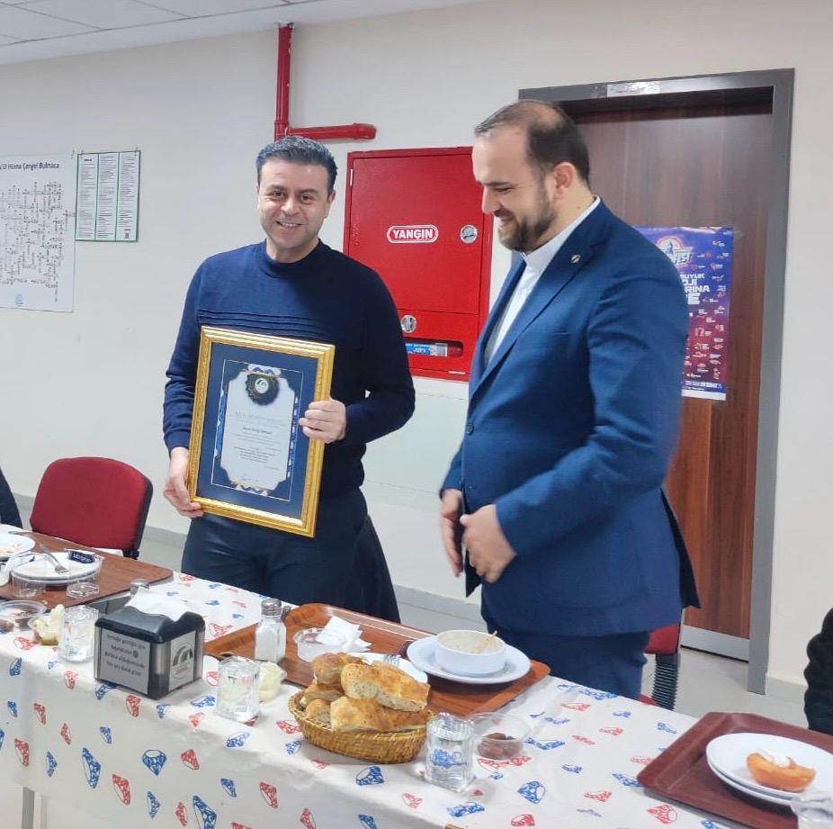 İl Millî Eğitim Müdürü Halil İbrahim Akmeşe, Zehra Ekşinozlugil Kız Anadolu İmam Hatip Lisesi’nde Öğrenci ve Öğretmenlerle İftarda Buluştu